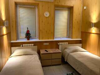 Отель Гостиница Ника Дзержинск Двухместный номер с 2 отдельными кроватями и собственной ванной комнатой-4